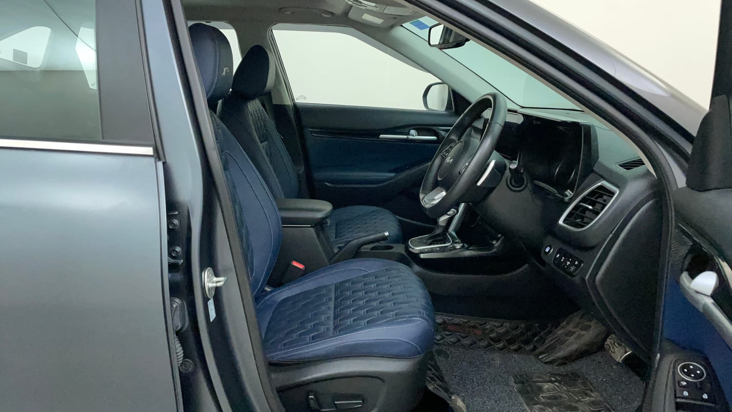 Used 2022 Kia Seltos X Line 1.4 DCT Petrol Automatic interior RIGHT SIDE FRONT DOOR CABIN VIEW