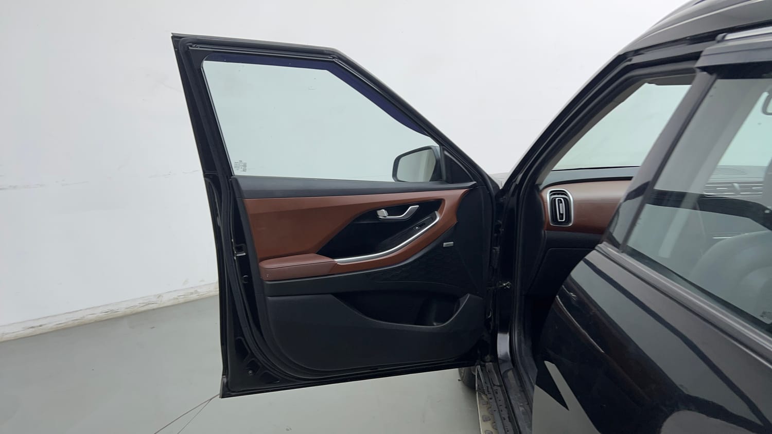 Used 2022 Hyundai Alcazar Signature (O) 7 Seater 1.5 Diesel AT Diesel Automatic interior LEFT FRONT DOOR OPEN VIEW