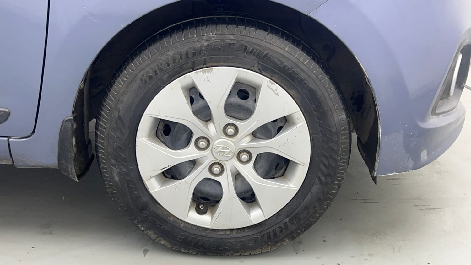 Used 2014 Hyundai Xcent S 1.2 Petrol Manual tyres RIGHT FRONT TYRE RIM VIEW