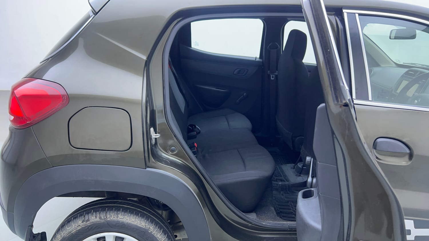 Used 2018 Renault Kwid 1.0 RXT Petrol Manual interior RIGHT SIDE REAR DOOR CABIN VIEW
