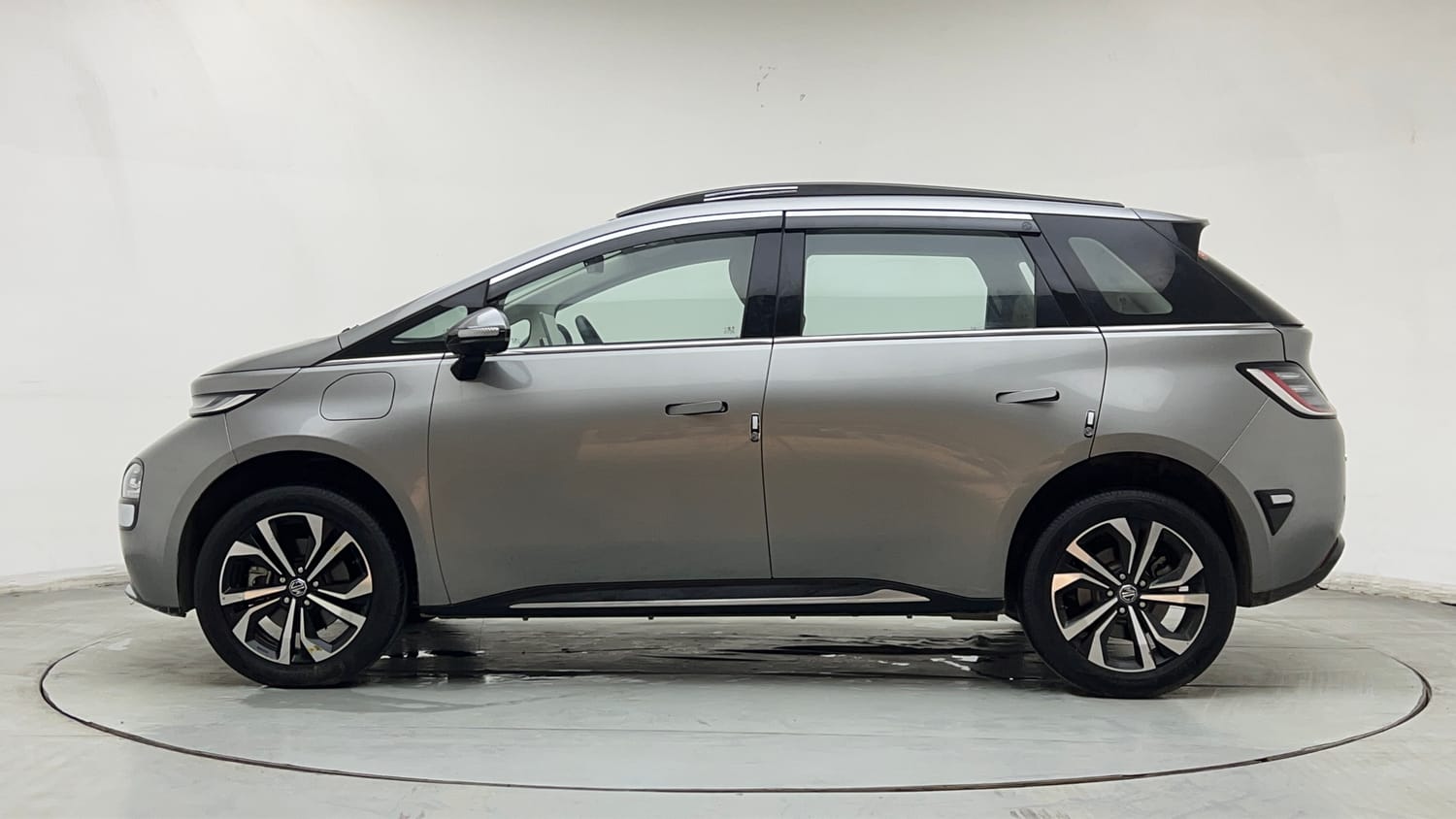 Used 2025 MG Motors Windsor EV Essence Pro Electric Automatic exterior LEFT SIDE VIEW