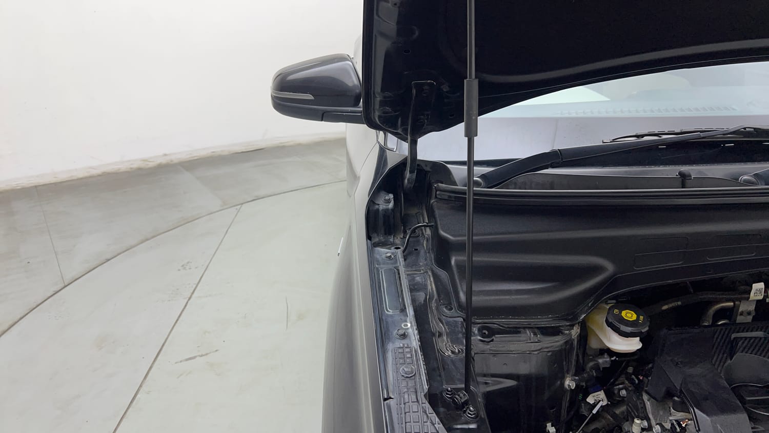 Used 2024 Hyundai Creta SX 1.5 Petrol IVT Petrol Automatic engine ENGINE RIGHT SIDE HINGE & APRON VIEW