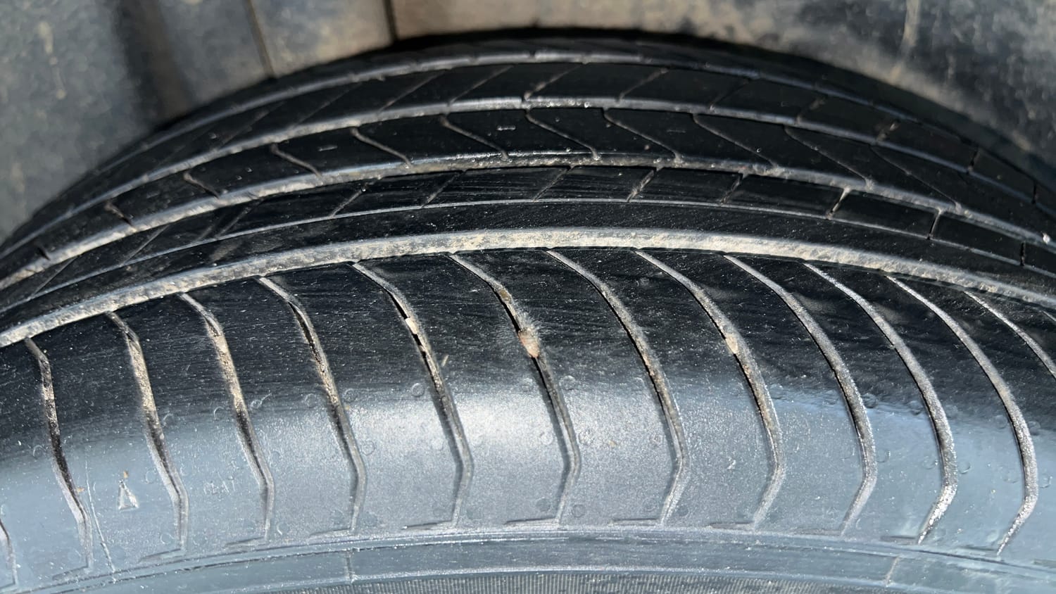 Used 2025 MG Motors Windsor EV Essence Pro Electric Automatic tyres RIGHT REAR TYRE TREAD VIEW