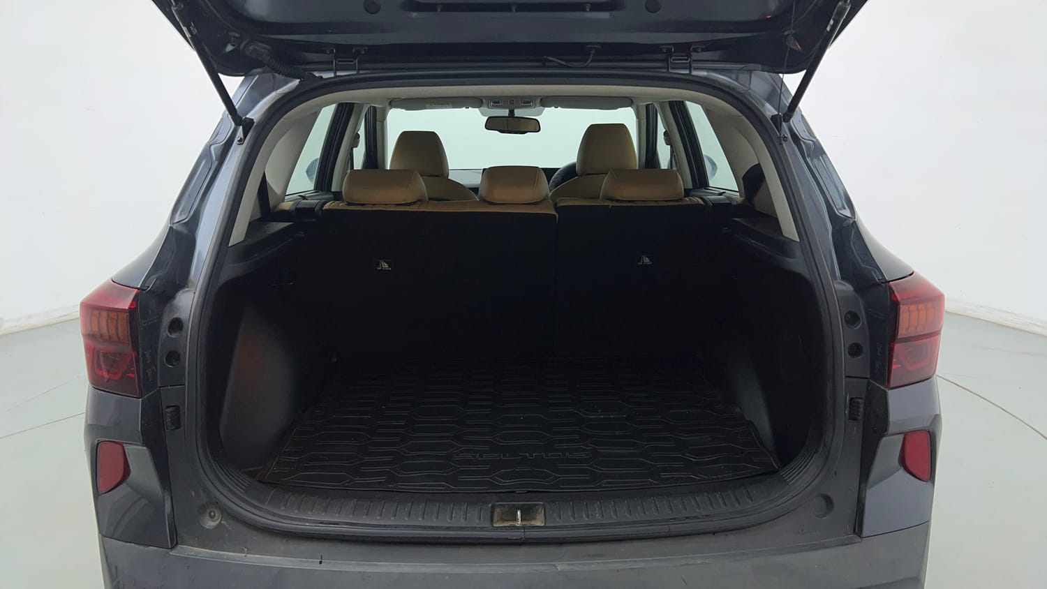 Used 2022 Kia Seltos HTX Plus 1.5 Diesel Diesel Manual interior DICKY INSIDE VIEW