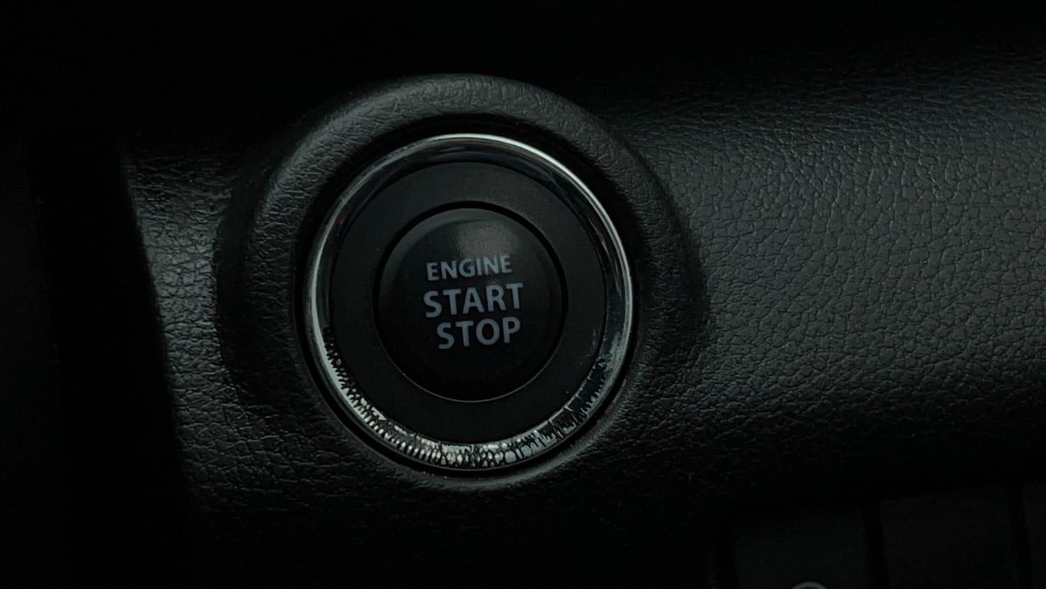 Used 2020 Maruti Suzuki XL6 Zeta MT Petrol Petrol Manual top_features Keyless start