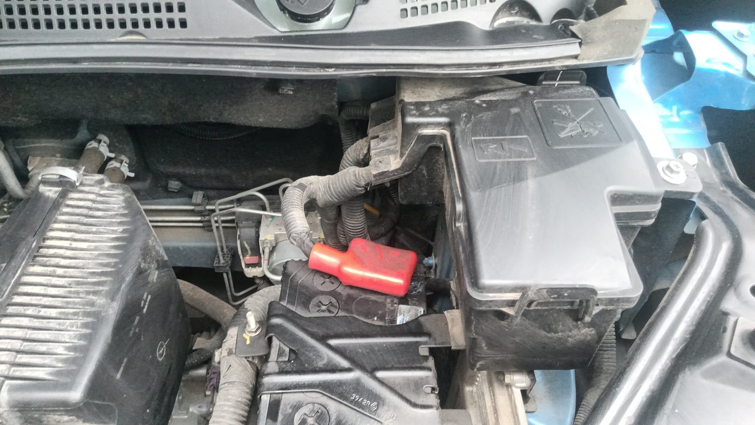 Used 2023 Nissan Magnite XV AMT Petrol Automatic engine ENGINE LEFT SIDE HINGE & APRON VIEW