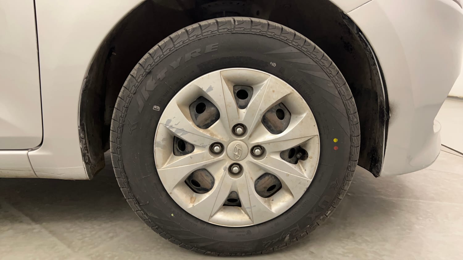 Used 2017 Hyundai Elite i20 Sportz 1.2 Petrol Manual tyres RIGHT FRONT TYRE RIM VIEW