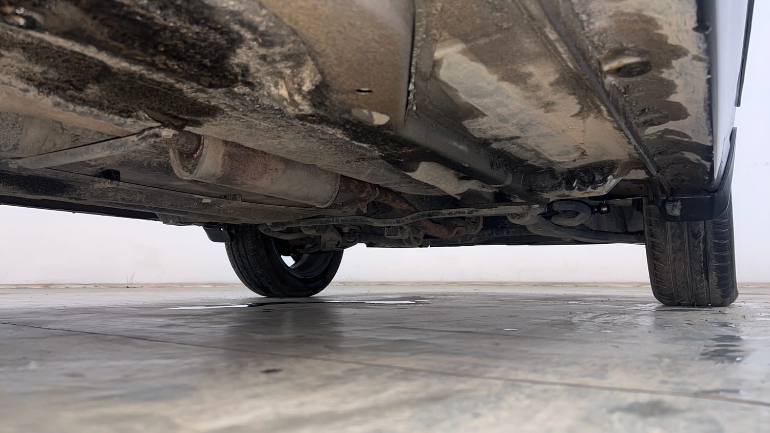 Used 2019 Tata Tiago Revotron XZ Plus Petrol Manual extra REAR RIGHT UNDERBODY VIEW