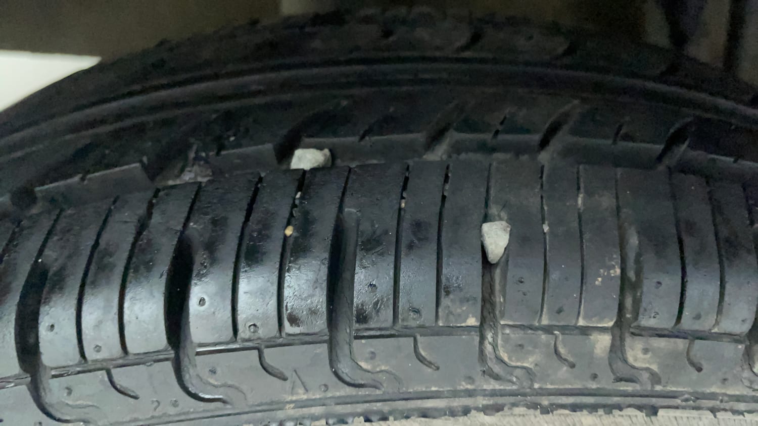 Used 2018 Renault Kwid 1.0 RXT AMT Opt Petrol Automatic tyres RIGHT REAR TYRE TREAD VIEW