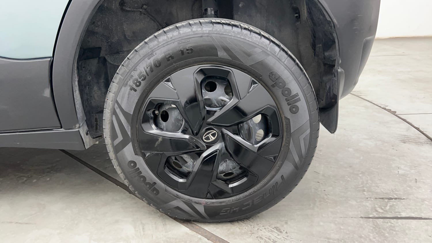 Used 2023 Tata Punch Adventure Rhythm Pack MT Petrol Manual tyres LEFT REAR TYRE RIM VIEW