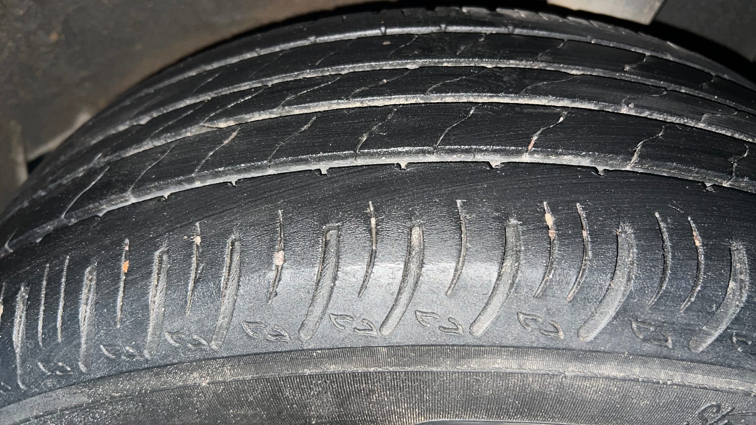 Used 2023 Nissan Magnite XV Premium Turbo CVT Petrol Automatic tyres LEFT REAR TYRE TREAD VIEW