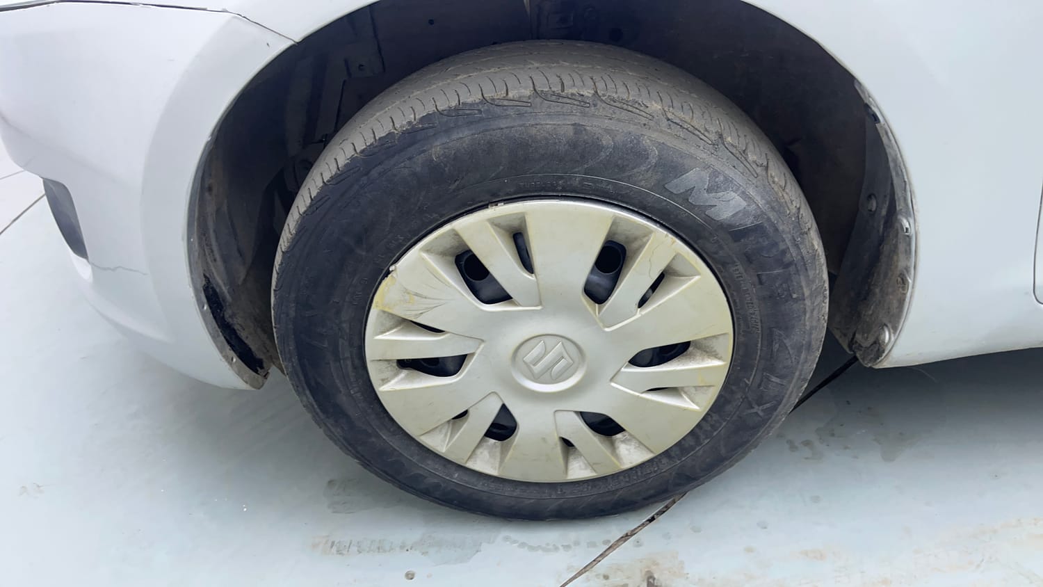 Used 2013 Maruti Suzuki Swift VXi Petrol Manual tyres LEFT FRONT TYRE RIM VIEW