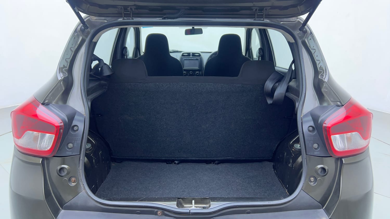 Used 2018 Renault Kwid 1.0 RXT Petrol Manual interior DICKY INSIDE VIEW