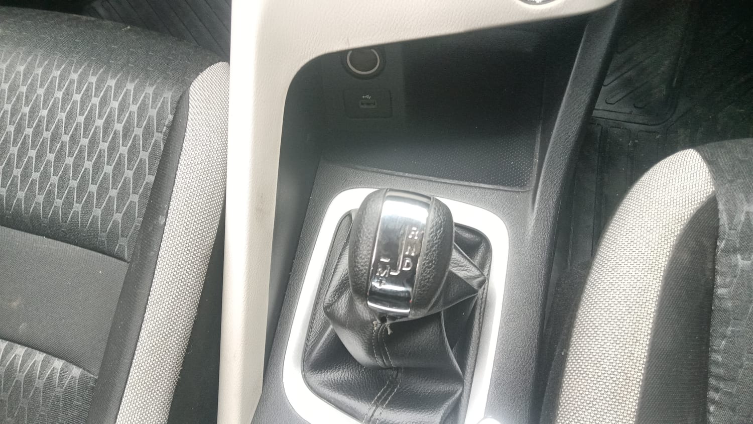Used 2023 Nissan Magnite XV AMT Petrol Automatic interior GEAR  KNOB VIEW