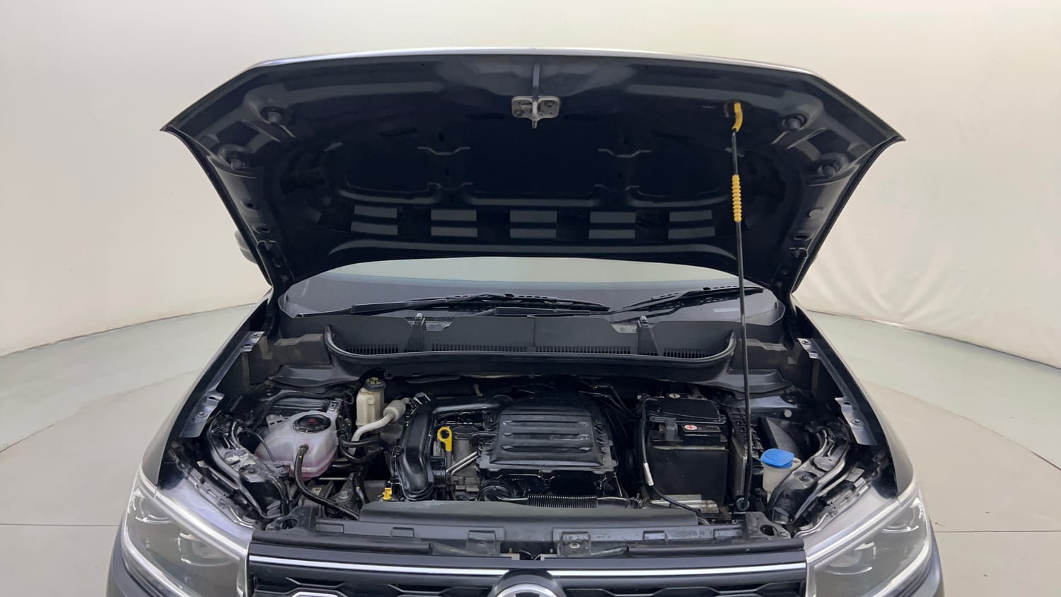 Used 2022 Volkswagen Taigun Topline 1.0 TSI MT Petrol Manual engine ENGINE & BONNET OPEN FRONT VIEW