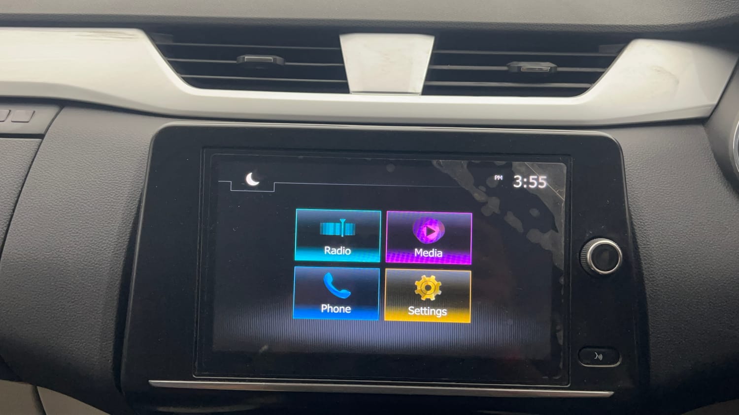 Used 2022 Renault Triber RXZ Dual Tone Petrol Manual top_features Touch screen infotainment system