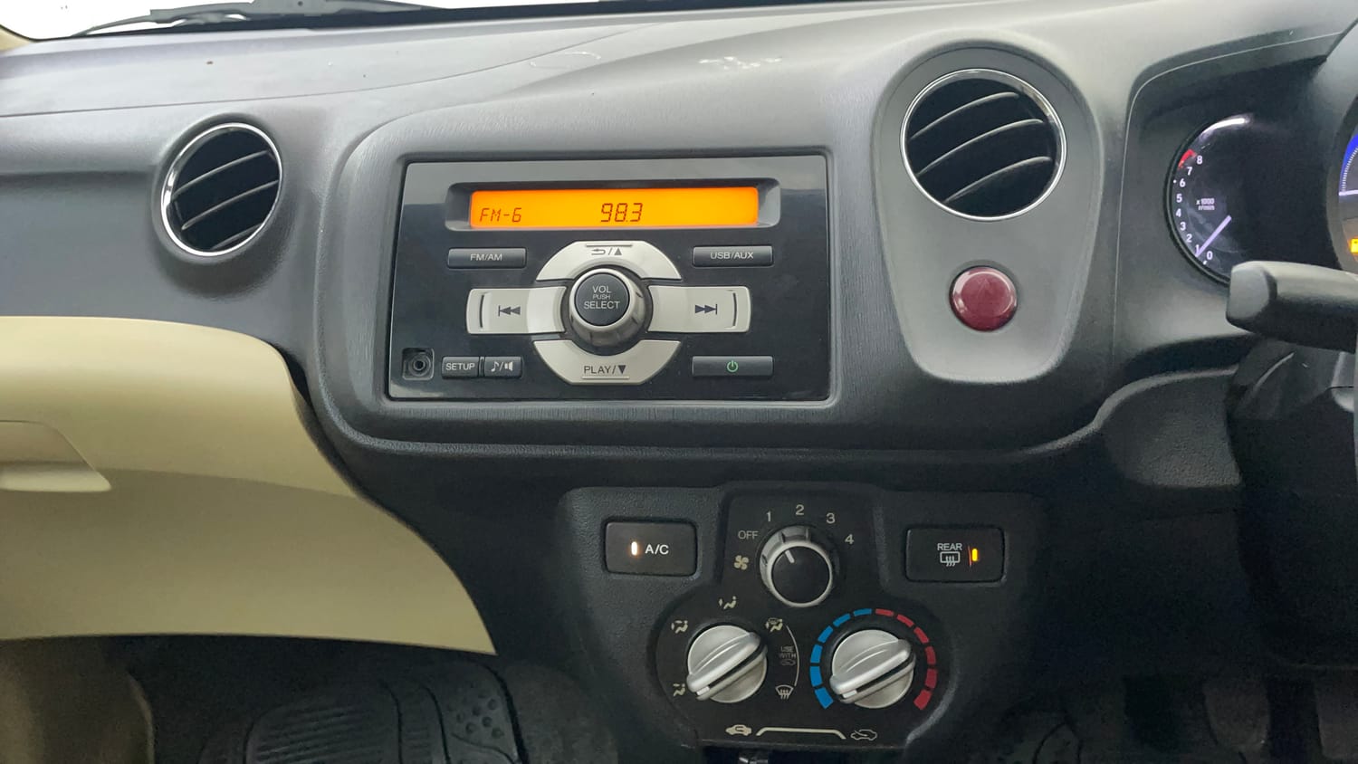 Used 2015 Honda Brio S MT Petrol Manual interior MUSIC SYSTEM & AC CONTROL VIEW