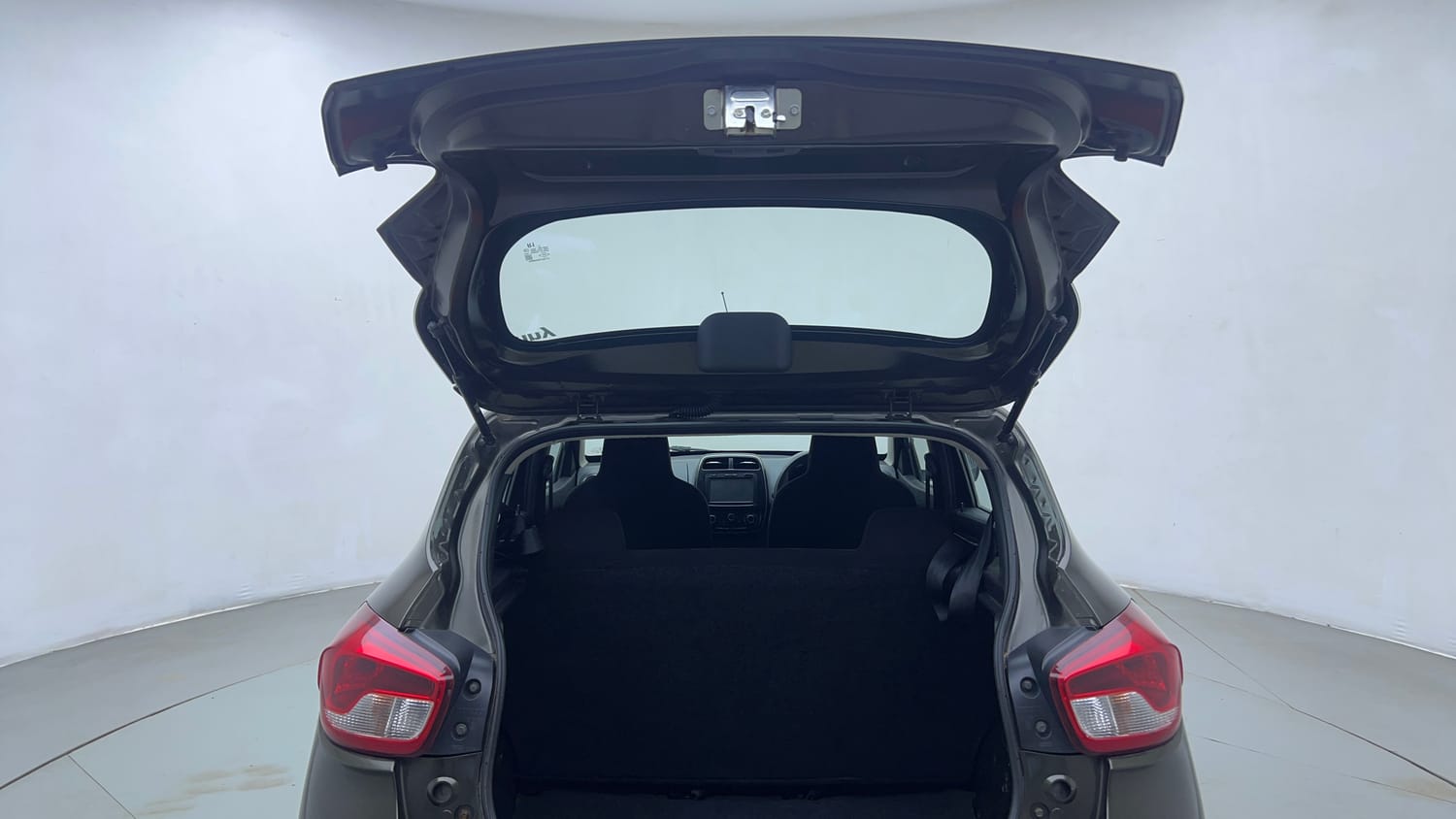 Used 2018 Renault Kwid 1.0 RXT Petrol Manual interior DICKY DOOR OPEN VIEW