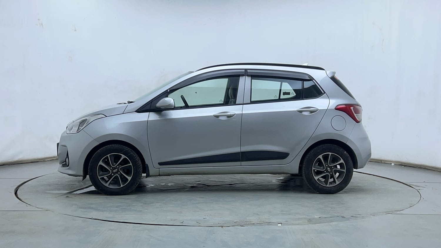 Used 2018 Hyundai Grand i10 Sportz AT 1.2 Kappa VTVT Petrol Automatic exterior LEFT SIDE VIEW
