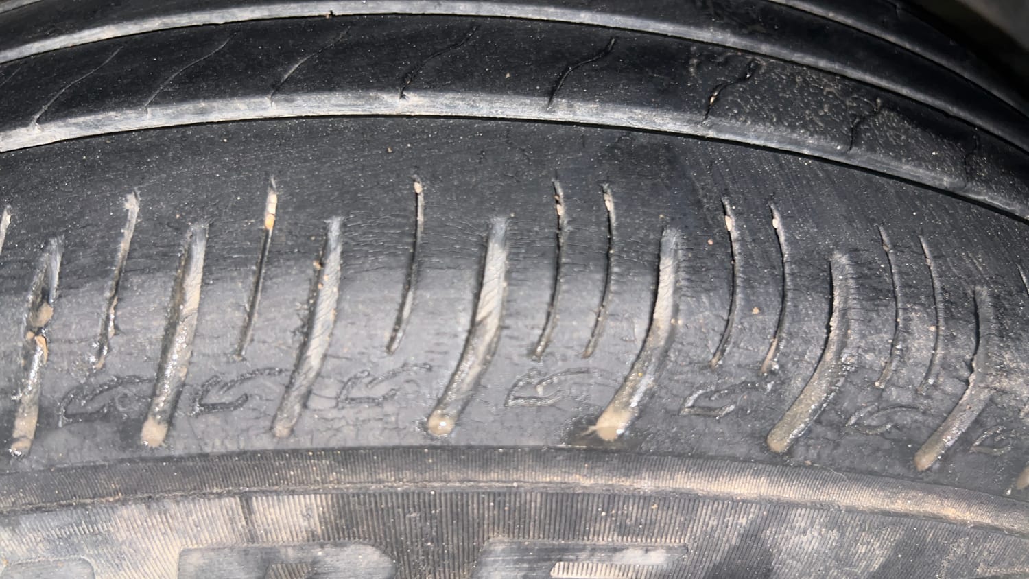 Used 2021 Hyundai Venue SX 1.0 Turbo iMT Petrol Manual tyres LEFT REAR TYRE TREAD VIEW