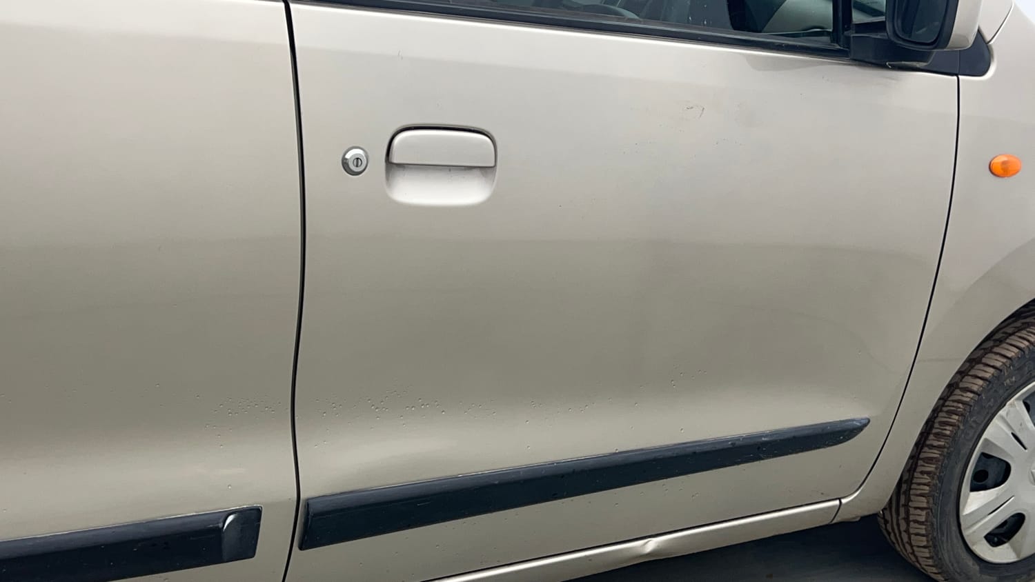 Used 2013 Maruti Suzuki Wagon R VXI Petrol Manual dents MINOR DENT