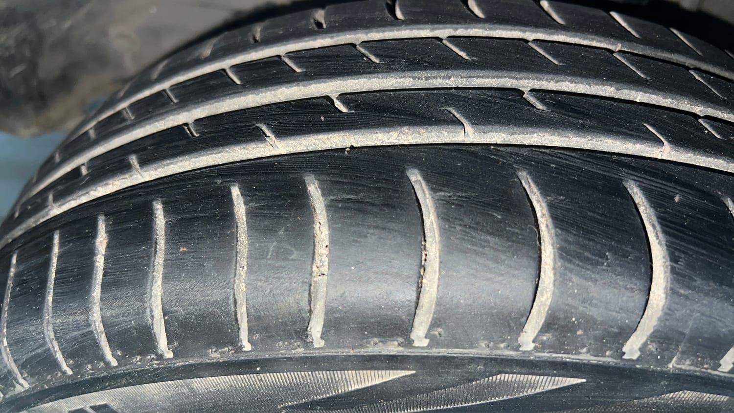 Used 2016 Maruti Suzuki Alto K10 LXi Petrol Manual tyres LEFT FRONT TYRE TREAD VIEW