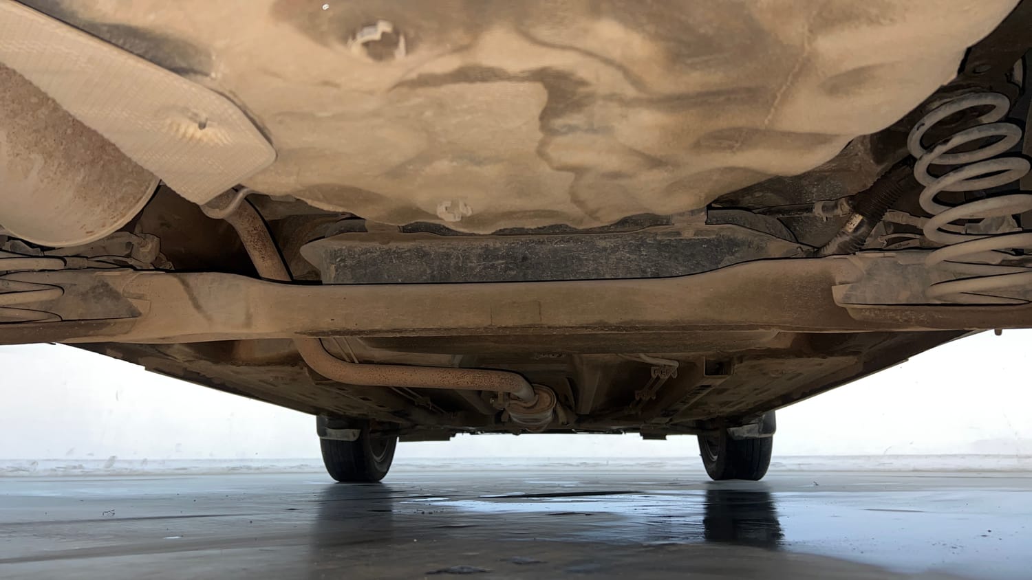 Used 2023 Nissan Magnite XV Premium Turbo CVT Petrol Automatic extra REAR UNDERBODY VIEW (TAKEN FROM REAR)