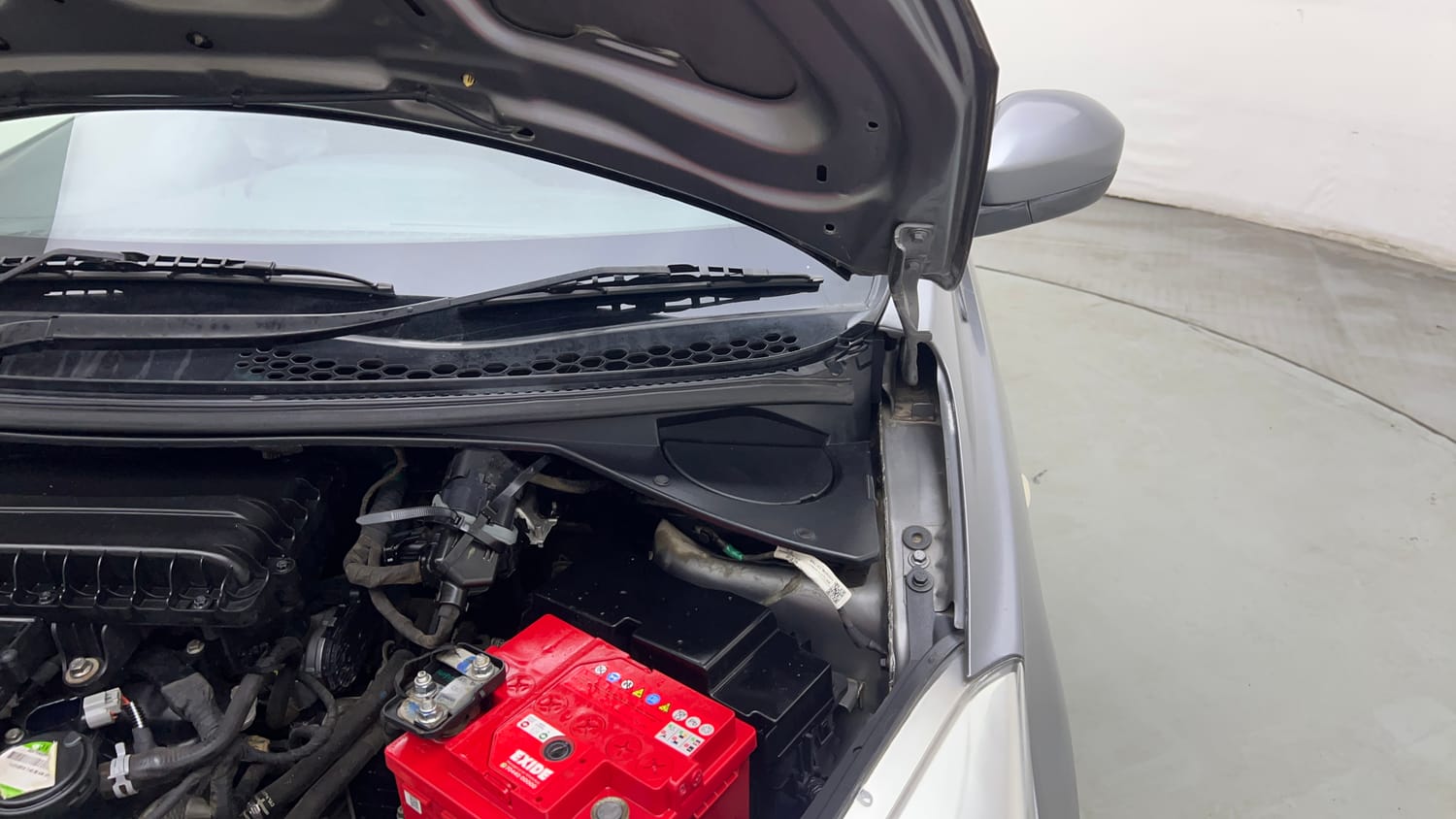 Used 2020 Tata Tiago Revotron XZA Petrol Automatic engine ENGINE LEFT SIDE HINGE & APRON VIEW