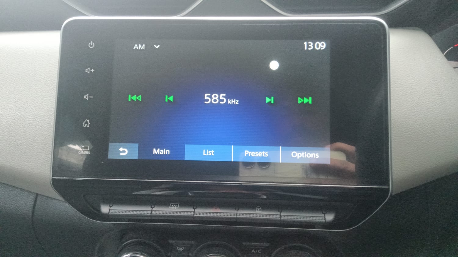 Used 2023 Nissan Magnite XV AMT Petrol Automatic top_features Touch screen infotainment system