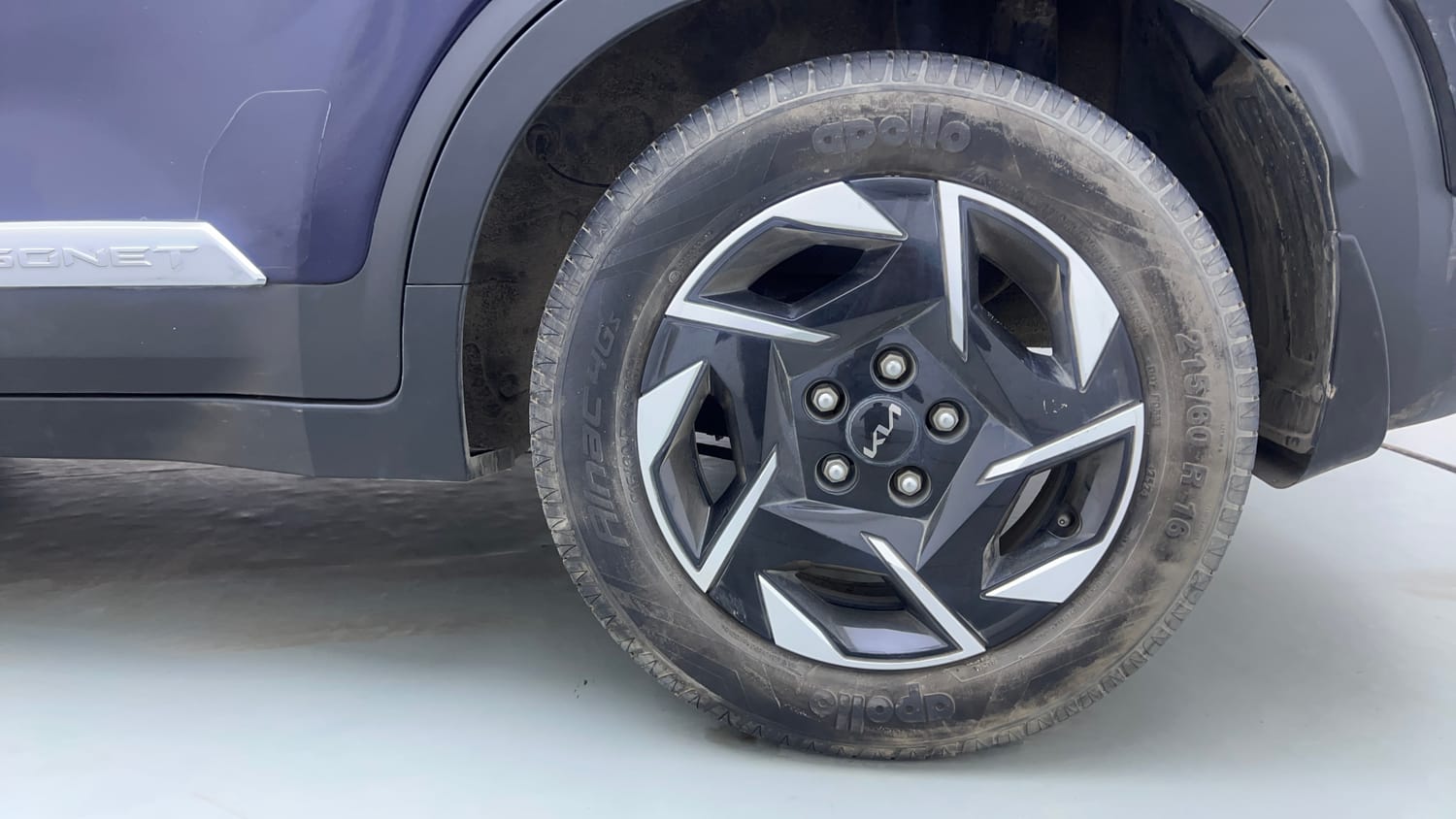 Used 2024 Kia Sonet HTK (O) 1.2 Petrol MT Petrol Manual tyres LEFT REAR TYRE RIM VIEW