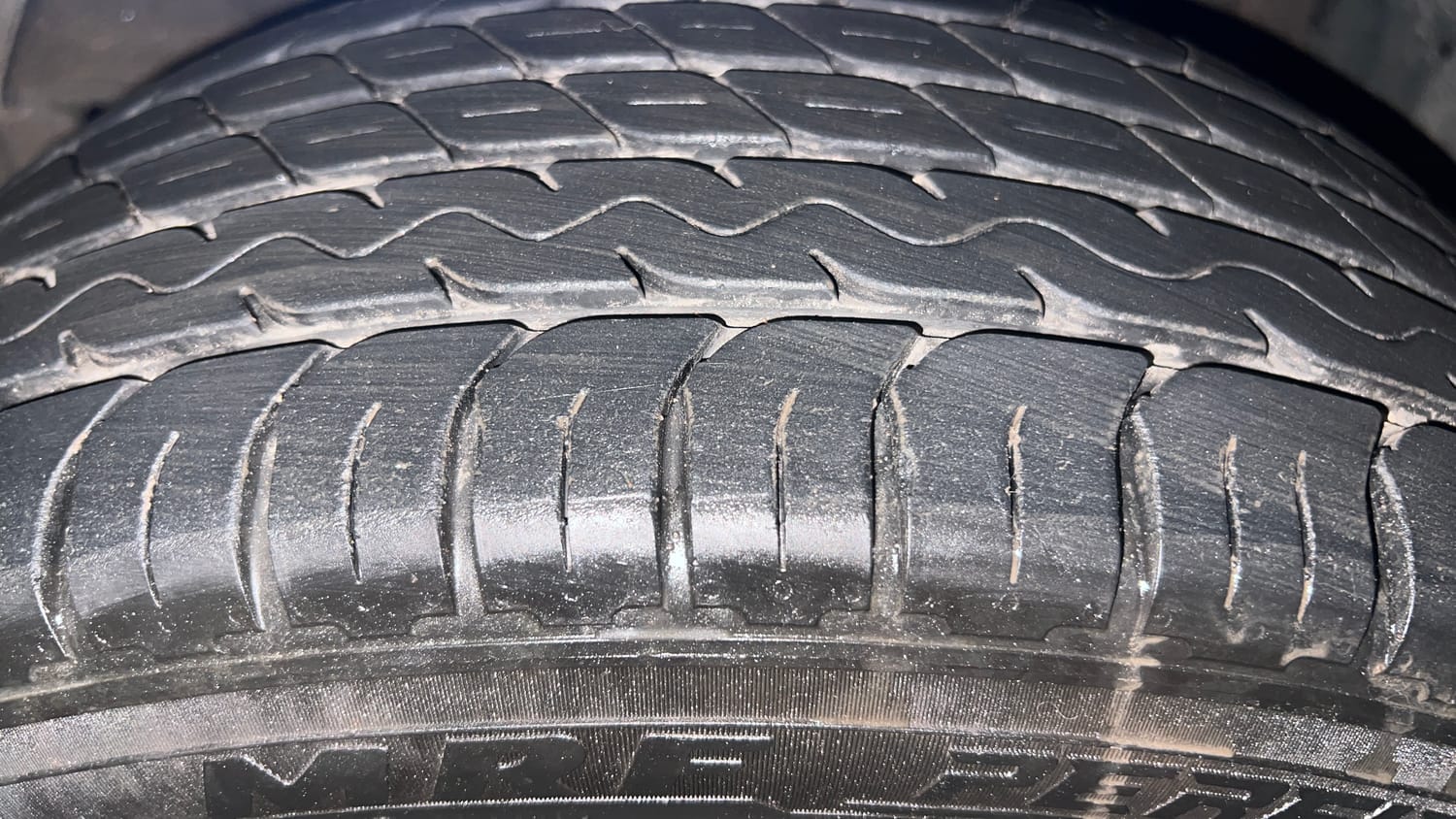 Used 2018 Maruti Suzuki Baleno Alpha 1.2 Petrol Manual tyres LEFT FRONT TYRE TREAD VIEW