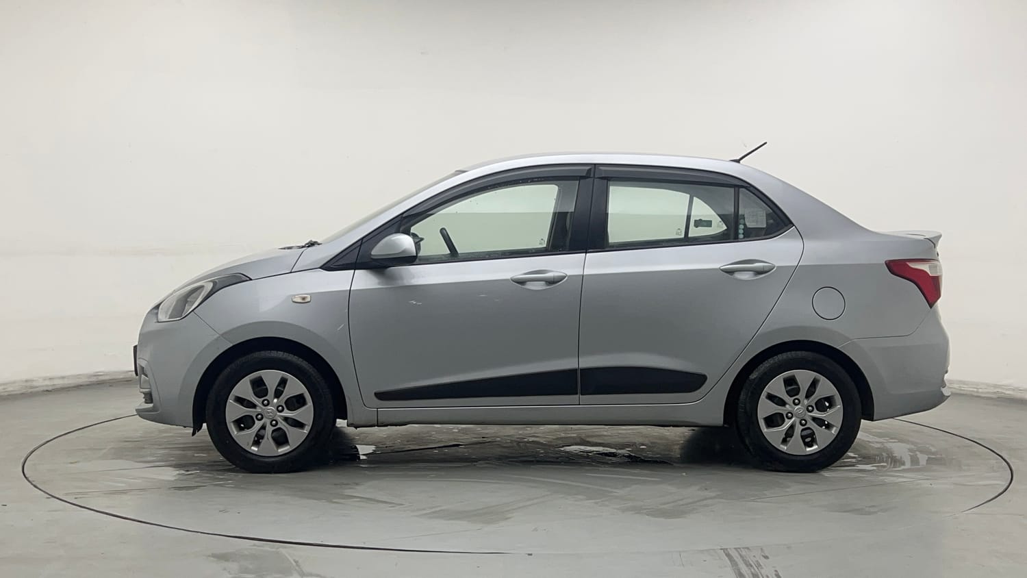Used 2020 Hyundai Xcent S Petrol+cng(outside fitted) Cng Manual exterior LEFT SIDE VIEW