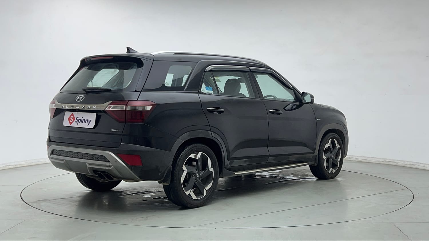 Used 2022 Hyundai Alcazar Signature (O) 7 Seater 1.5 Diesel AT Diesel Automatic exterior RIGHT REAR CORNER VIEW