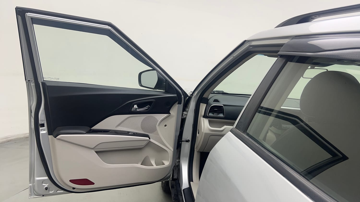 Used 2022 Mahindra XUV 300 W8 1.5 Diesel Diesel Manual interior LEFT FRONT DOOR OPEN VIEW