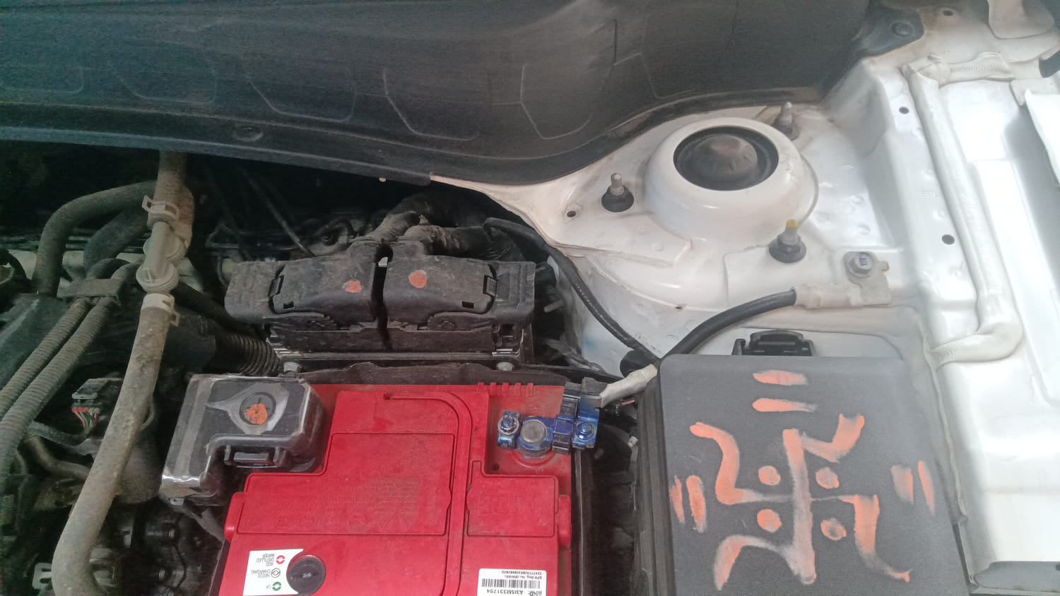 Used 2021 Kia Seltos HTK 1.5 Petrol Manual engine ENGINE LEFT SIDE HINGE & APRON VIEW