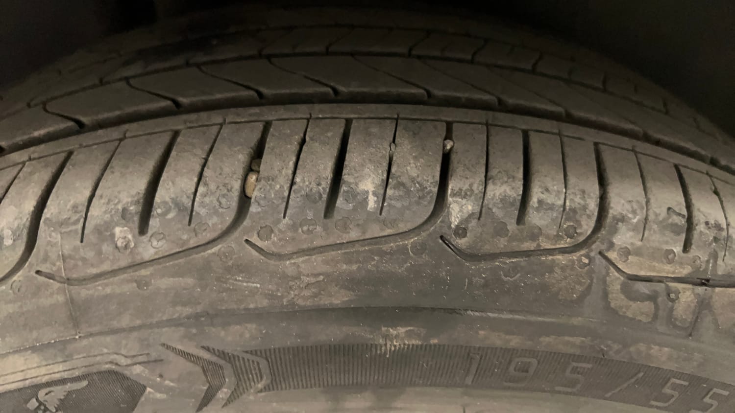 Used 2017 Maruti Suzuki Ciaz ZXI+ CNG (Outside Fitted) Cng Manual tyres RIGHT REAR TYRE TREAD VIEW