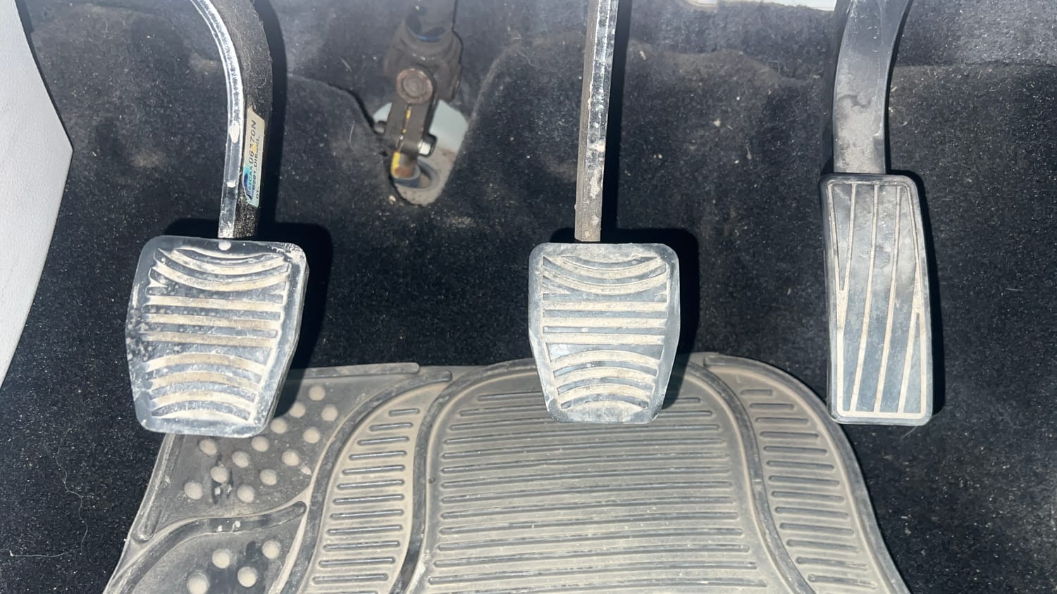 Used 2022 Mahindra XUV 300 W8 1.5 Diesel Diesel Manual interior PEDALS VIEW