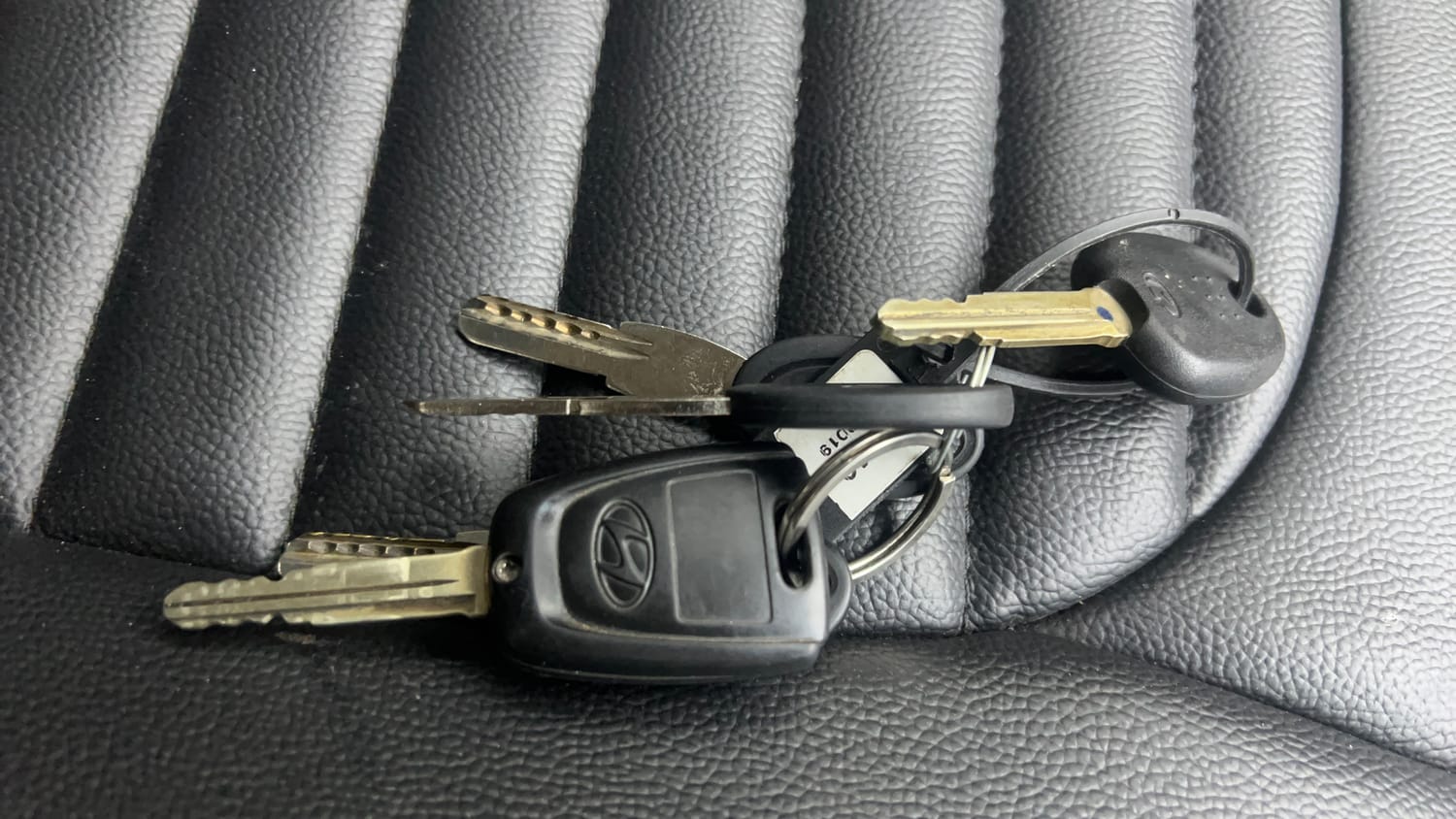Used 2020 Hyundai Xcent S Petrol+cng(outside fitted) Cng Manual extra CAR KEY VIEW