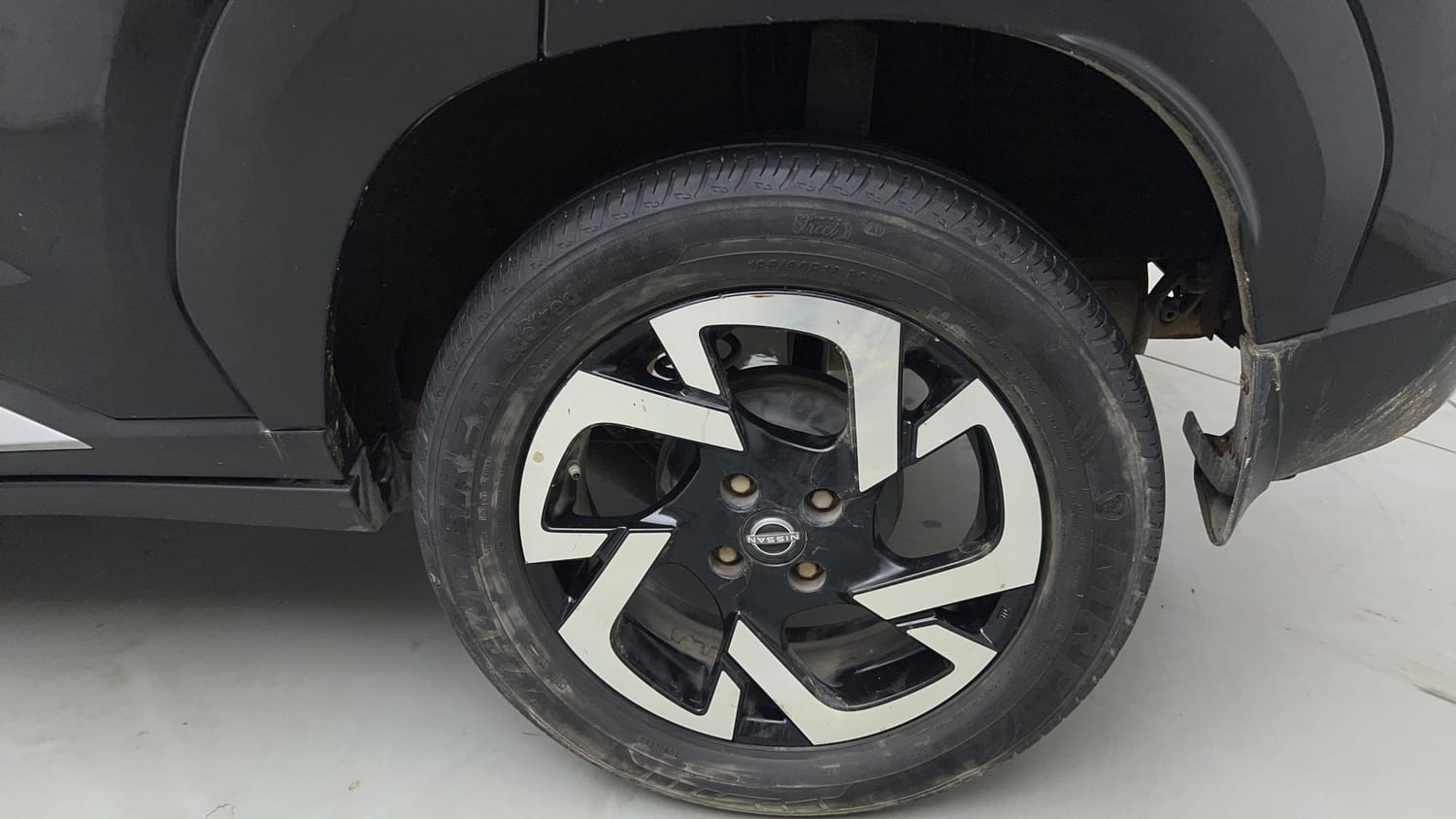 Used 2023 Nissan Magnite XV Premium Turbo CVT Petrol Automatic tyres LEFT REAR TYRE RIM VIEW