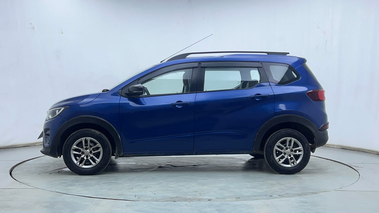 Used 2021 Renault Triber RXT Petrol Manual exterior LEFT SIDE VIEW