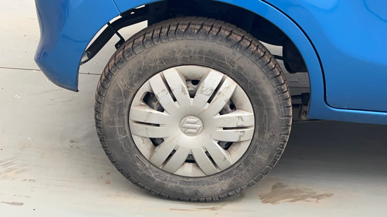 Used 2018 Maruti Suzuki Alto 800 VXi Petrol Manual tyres RIGHT REAR TYRE RIM VIEW
