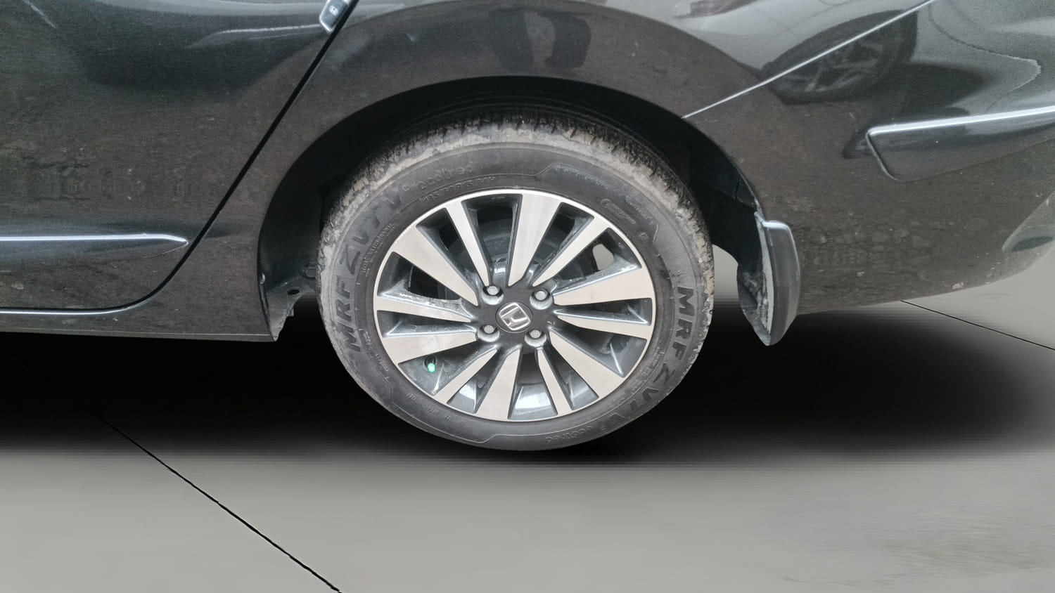 Used 2024 Honda City V Petrol CVT Petrol Automatic tyres LEFT REAR TYRE RIM VIEW