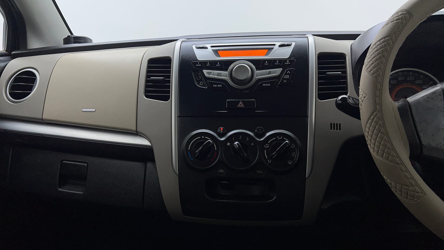 Used 2013 Maruti Suzuki Wagon R VXI Petrol Manual interior MUSIC SYSTEM & AC CONTROL VIEW