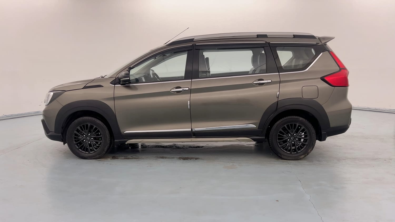 Used 2022 Maruti Suzuki XL6 Zeta AT Petrol Petrol Automatic exterior LEFT SIDE VIEW