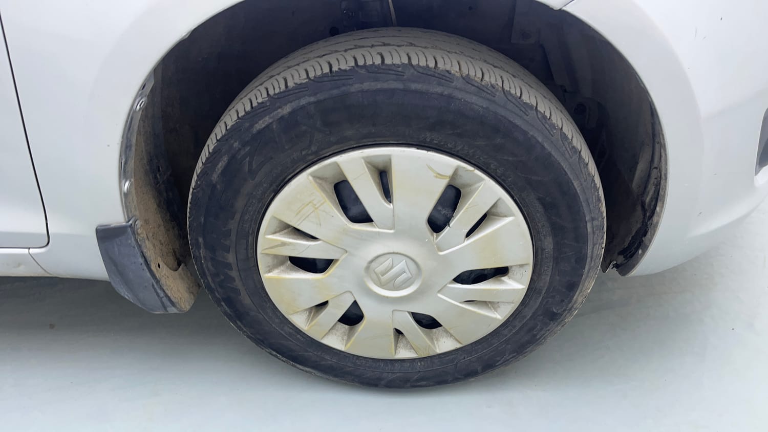 Used 2013 Maruti Suzuki Swift VXi Petrol Manual tyres RIGHT FRONT TYRE RIM VIEW