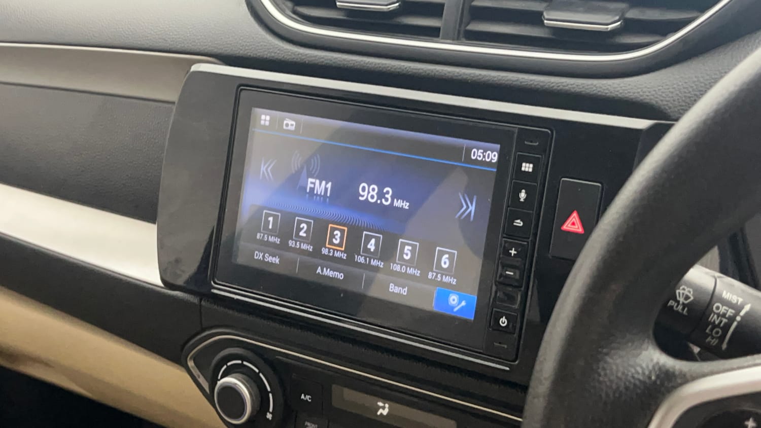 Used 2021 Honda Amaze VX MT 1.2 Petrol Petrol Manual top_features Integrated (in-dash) music system