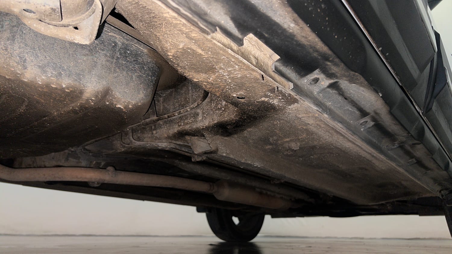 Used 2022 Renault Kiger RXZ 1.0 Turbo MT Petrol Manual extra REAR RIGHT UNDERBODY VIEW
