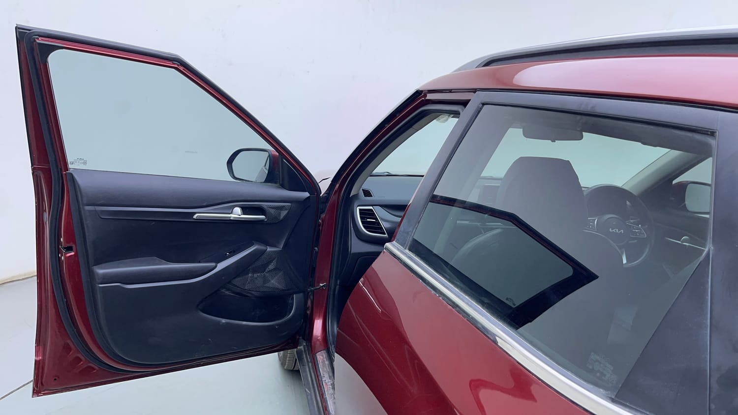 Used 2021 Kia Seltos HTK Plus 1.5 Diesel Diesel Manual interior LEFT FRONT DOOR OPEN VIEW