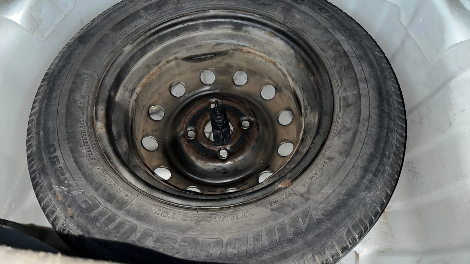 Used 2013 Hyundai i10 Era 1.1 iRDE2 Petrol Manual tyres SPARE TYRE VIEW