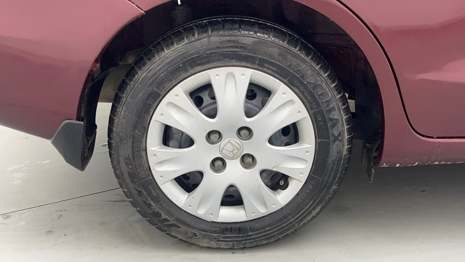 Used 2015 Honda Amaze 1.2 S i-VTEC Petrol Manual tyres RIGHT REAR TYRE RIM VIEW